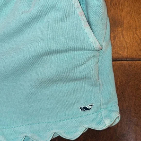 Vineyard Vines Scallop Hem Athletic Shorts - Picture 4 of 5